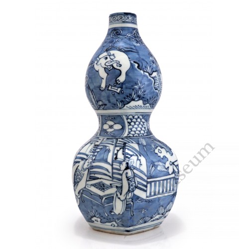 1467 A B&W gourd shape vase with figures